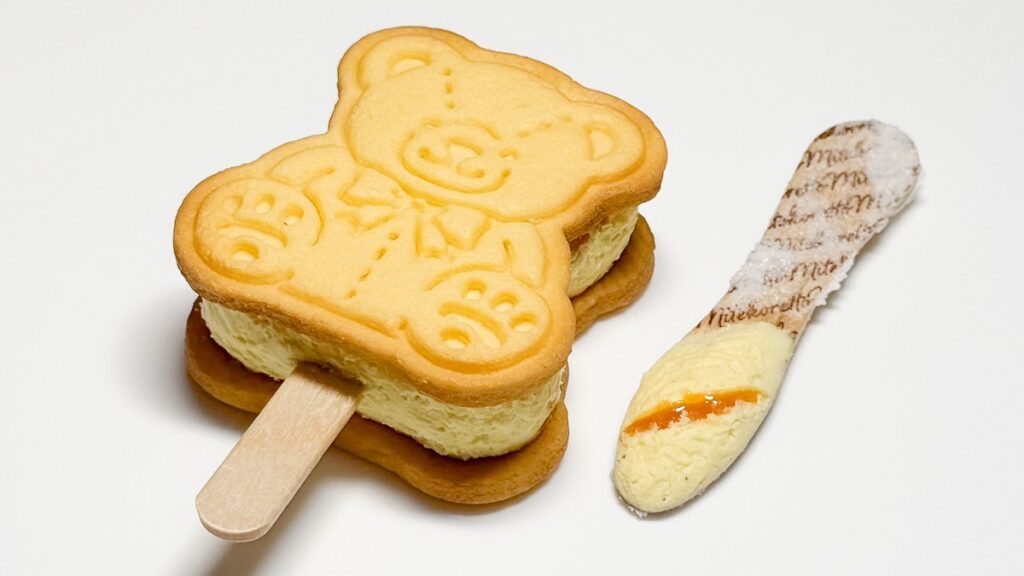 くまのクッキーを使ったアイスサンドのキャラメル味