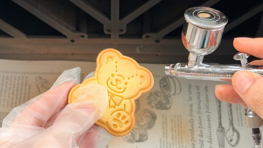 エアブラシでクッキーの焼き色を付ける