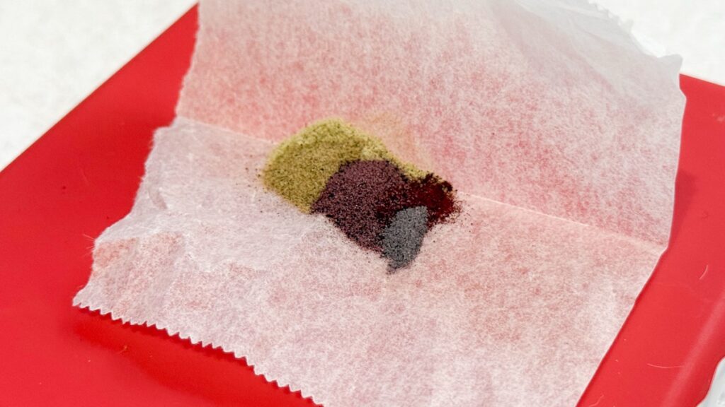 スケールで染料を量る